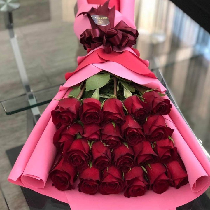 21 красная роза "Элеганс" в Пскове
