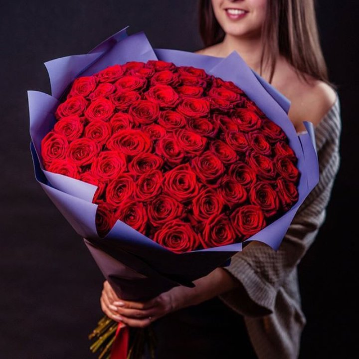 71 красная роза в Пскове