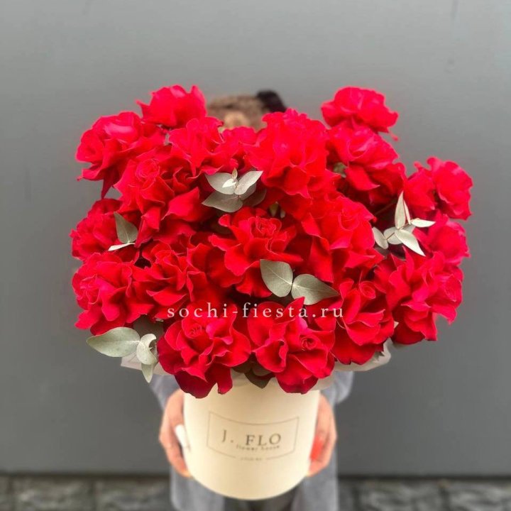 35 Французских роз в боксе в Пскове