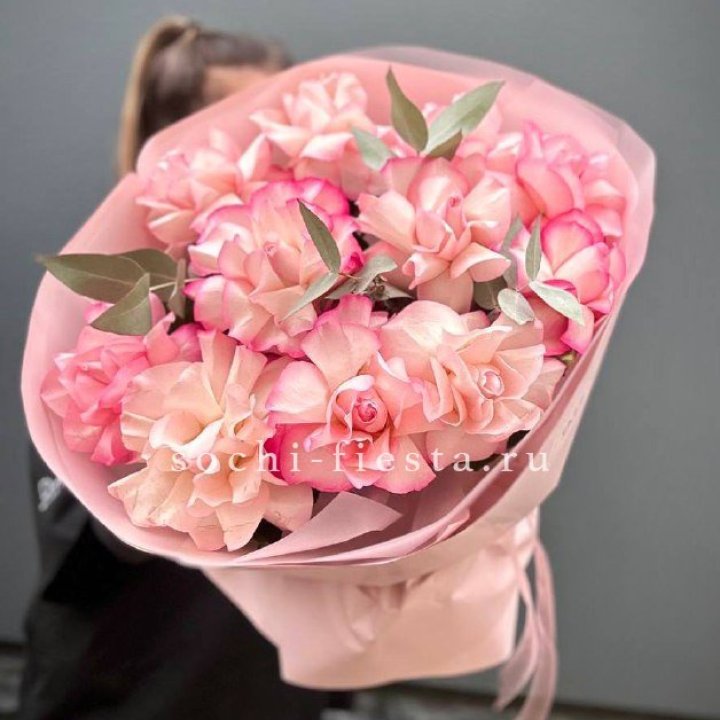 Нежно- розовые французские розы Венди в Пскове