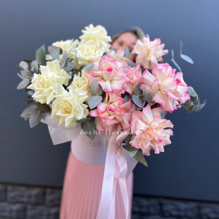 15 Французских роз в боксе в Пскове