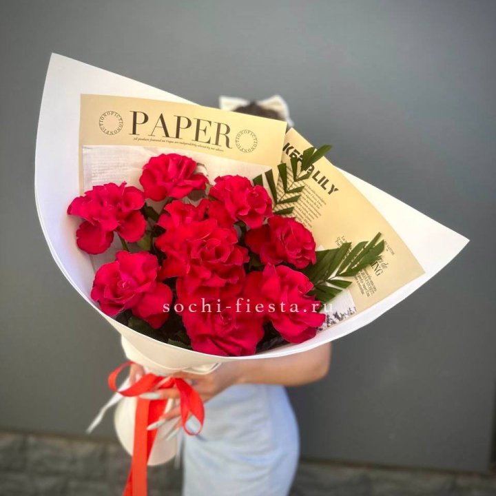 9 Красных французских роз Чико в Пскове