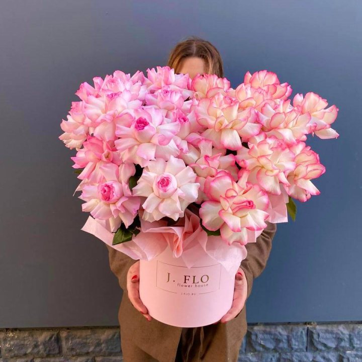 25 Французских роз микс в боксе в Пскове