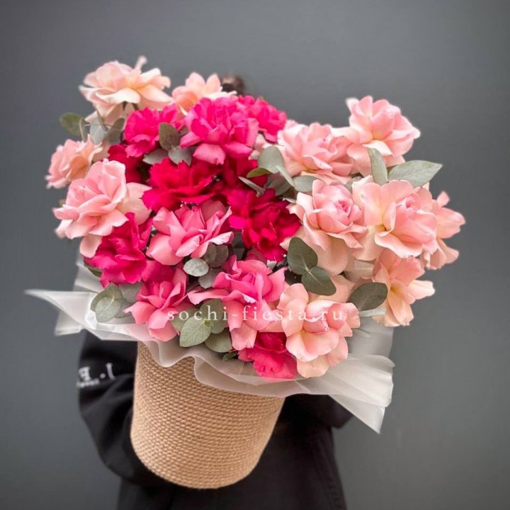 23 Французские розы Микс в боксе в Пскове