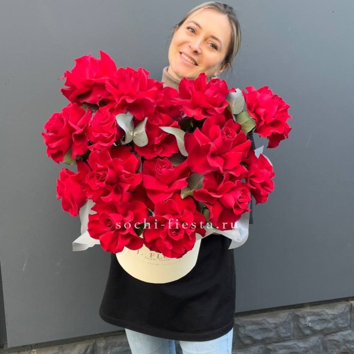 17 Французских роз в боксе в Пскове