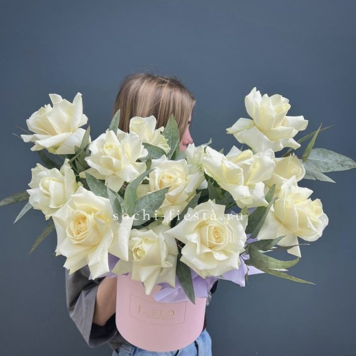 15 Французских роз в боксе в Пскове