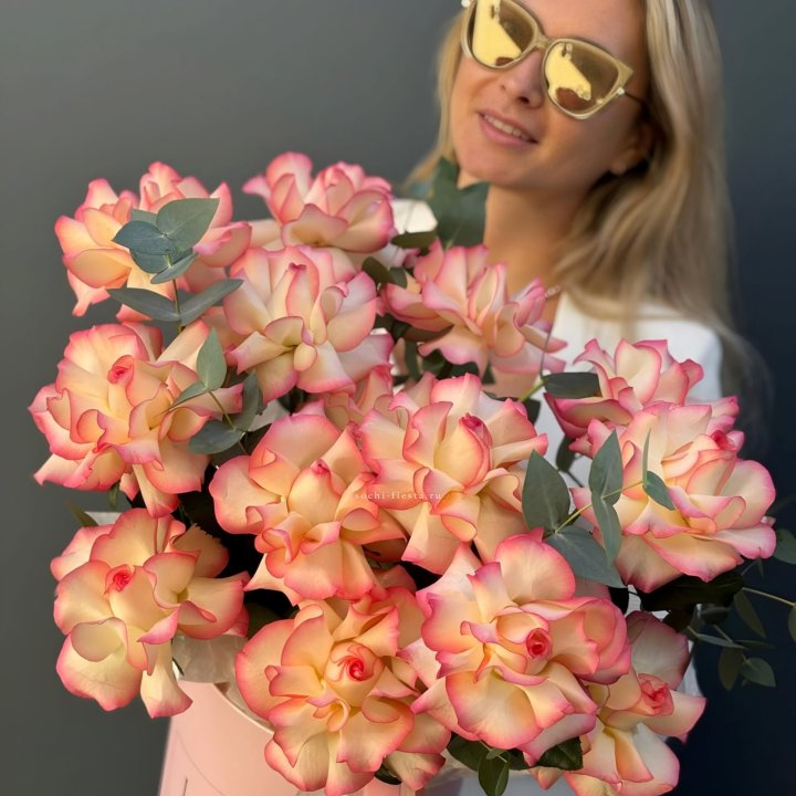 15 французских  роз Джумилия в боксе в Пскове