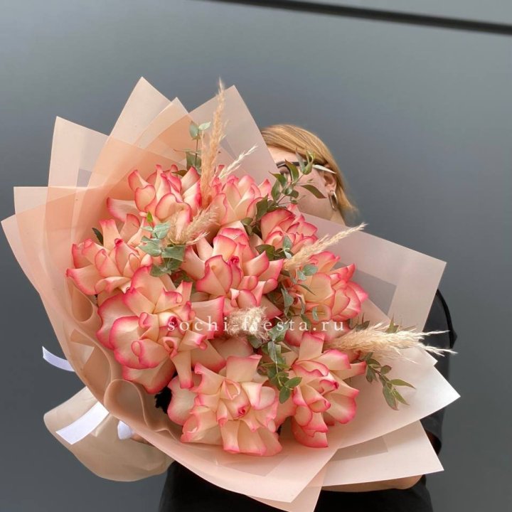 9 Французских роз Джумилия  в Пскове