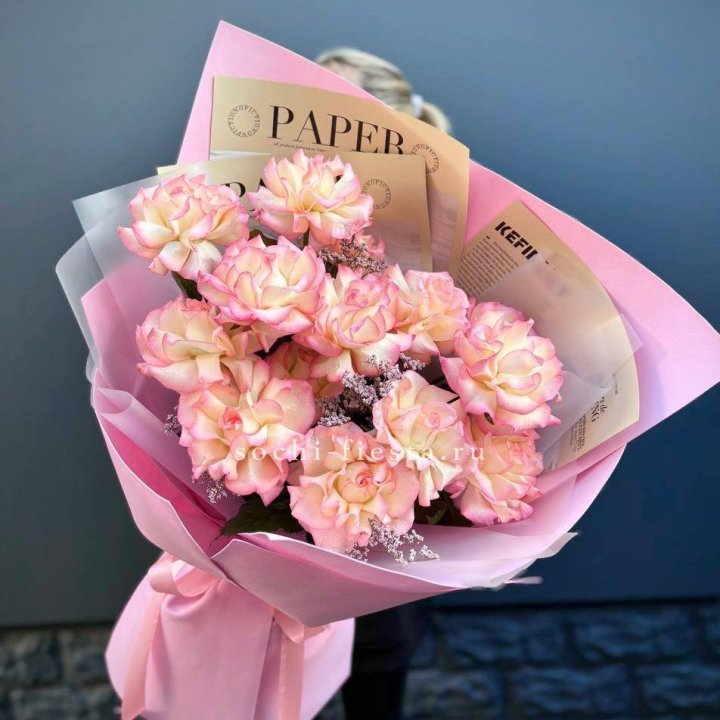 15 французских роз "Джумилия" в Пскове