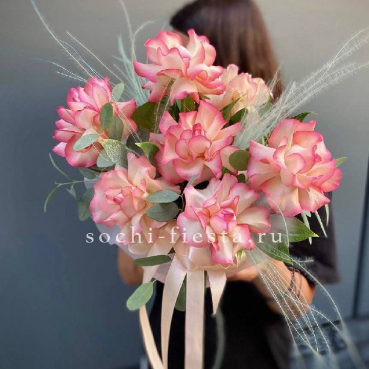 9 Французских роз Джумилия в боксе в Пскове