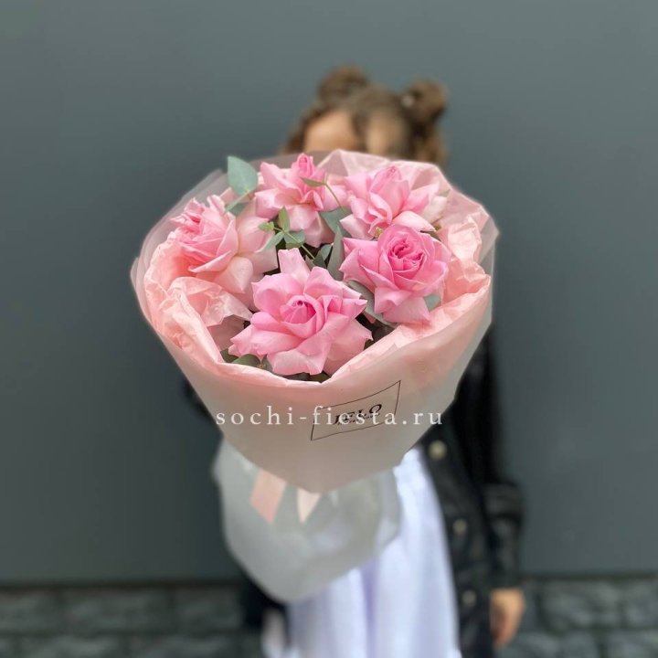 5 французских розовых роз  в Пскове