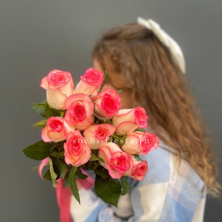 11 роз "Джумилия" в Пскове