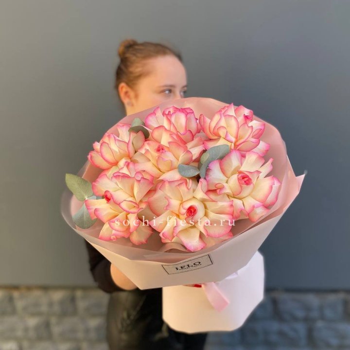 7 французских роз Джумилия в Пскове