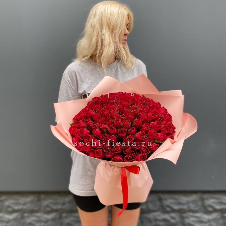 101  красная кенийская роза  в Пскове