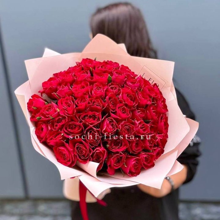 55 кенийских роз в Пскове