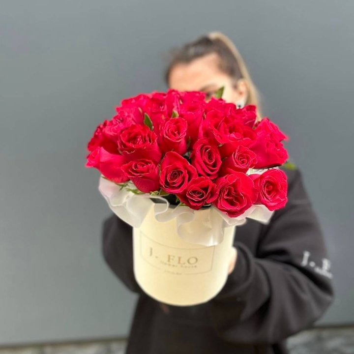 27 кенийских роз в боксе в Пскове