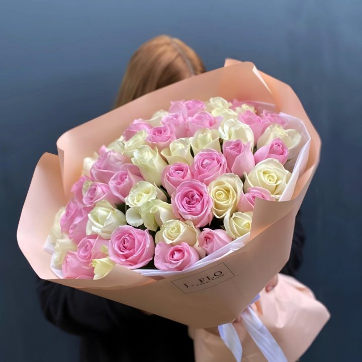 55 роз микс нежности в Пскове