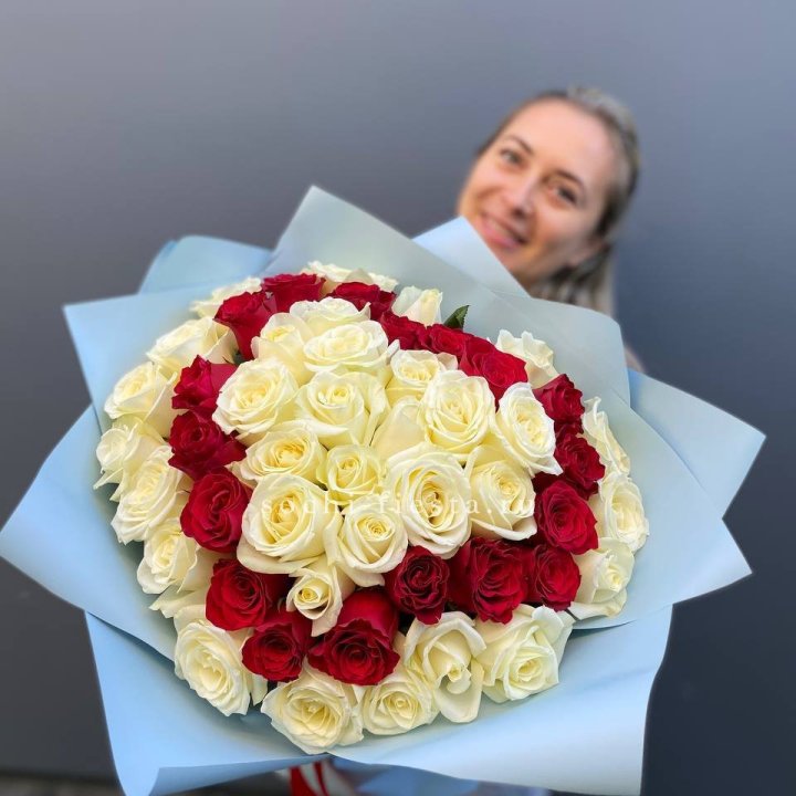 51 роза "Сердце" в Пскове