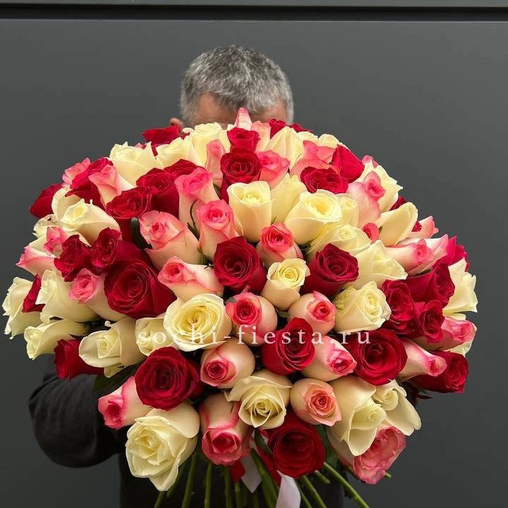 101 разноцветная роза "Джули" в Пскове