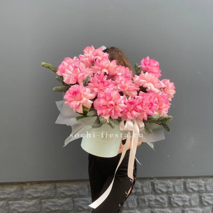 Бокс из 15 французских роз в Пскове