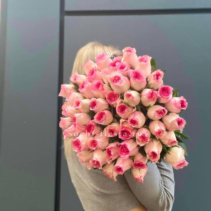 51 розовая роза в Пскове
