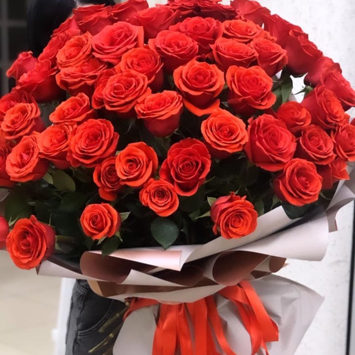 Букет высоких эквадорских роз  в Пскове