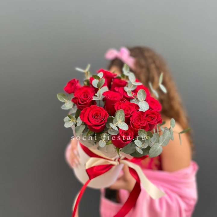 15 Красных роз в боксе №2 в Пскове