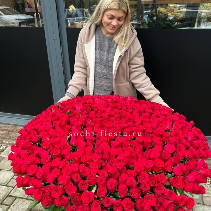 501 красная роза в корзине в Пскове