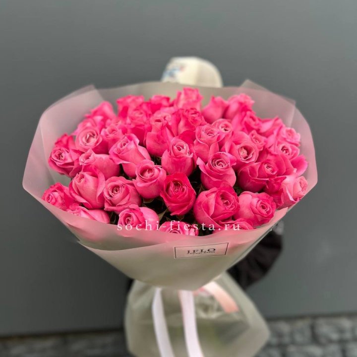 Роза малиновая в Пскове