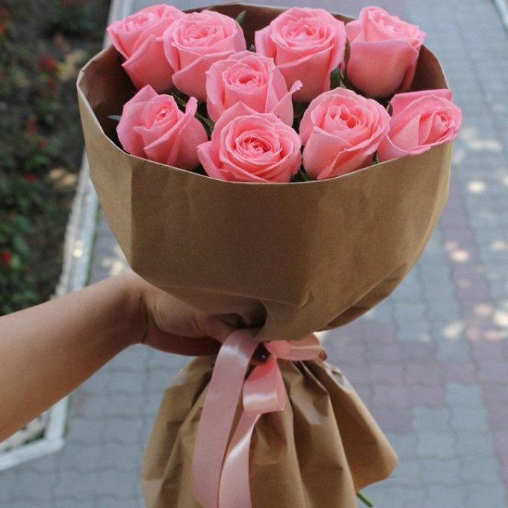 9 розовых роз в Пскове