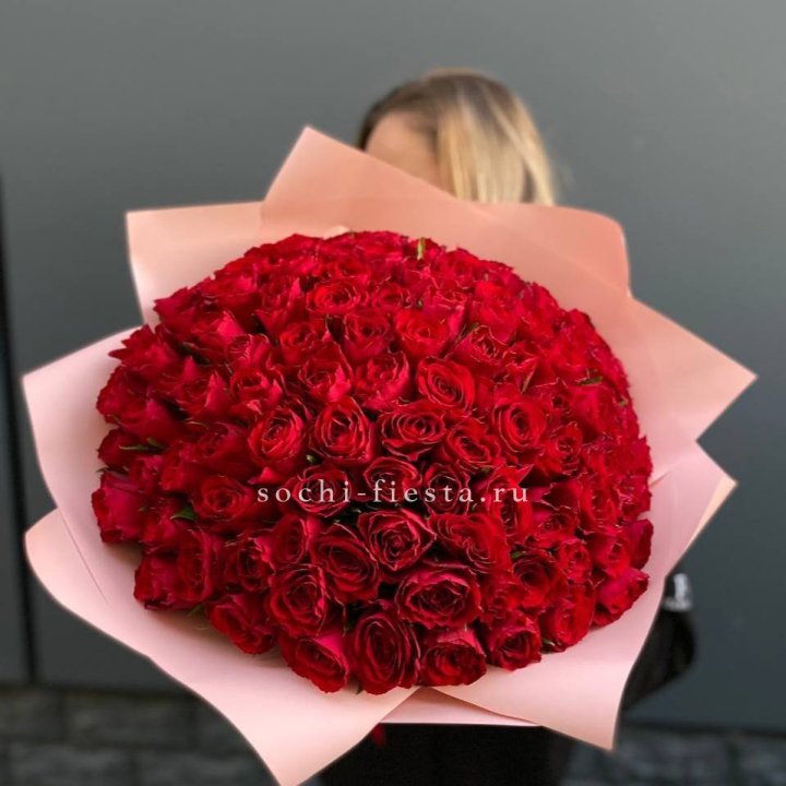 101 роза мадам ред в Пскове
