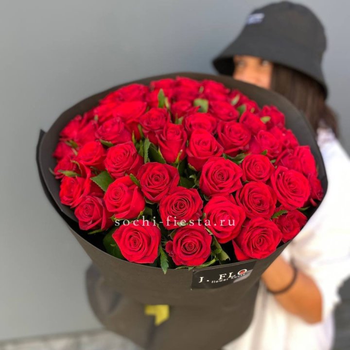 51 роза "Блек" в Пскове