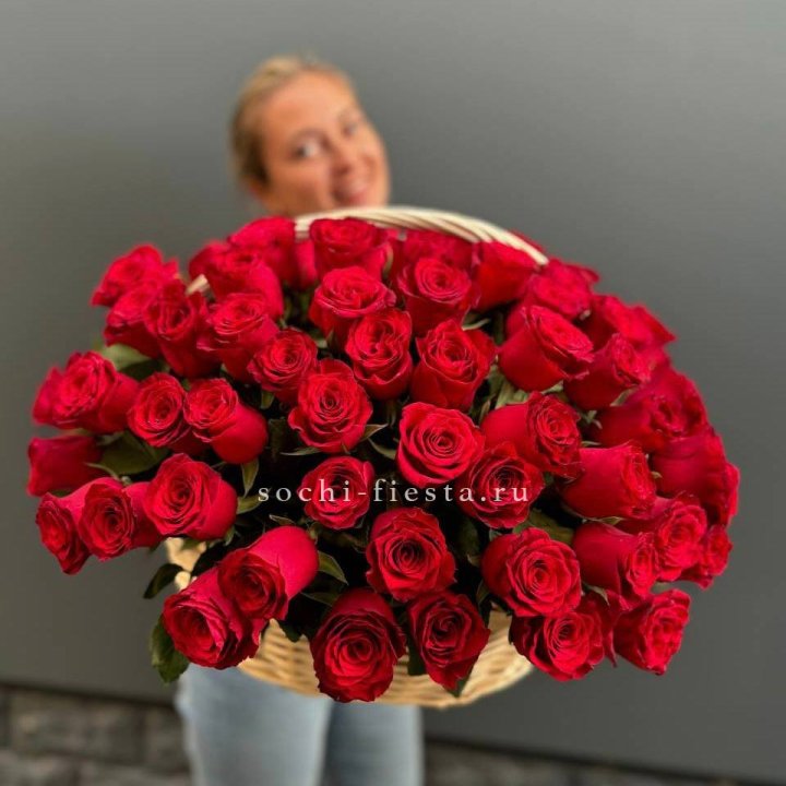 101 красная роза в корзине   в Пскове