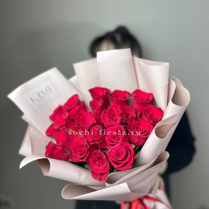 21 красная роза  в Пскове