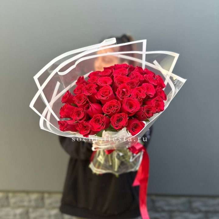 31 красная роза в Пскове