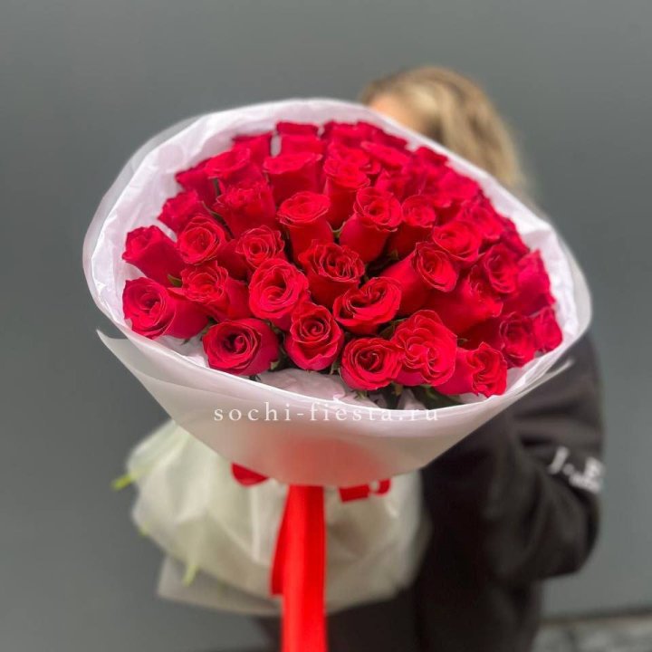 55 красных роз "Амелия" в Пскове