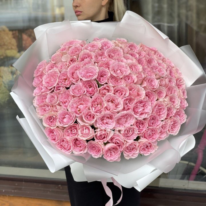 101 нежно-розовая роза в Пскове