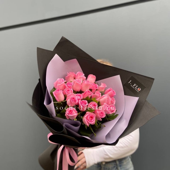 19 розовых роз  в Пскове