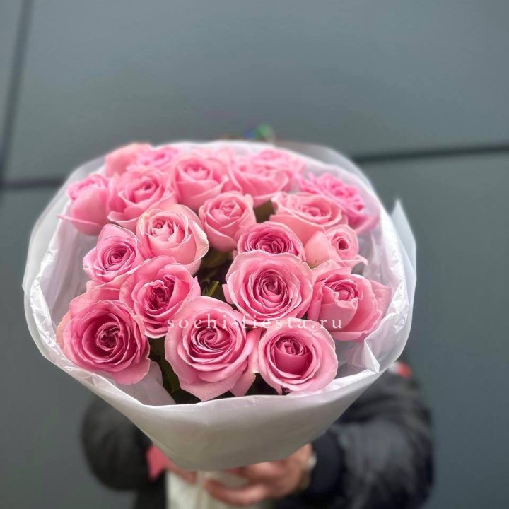21 Розовая роза в белом в Пскове