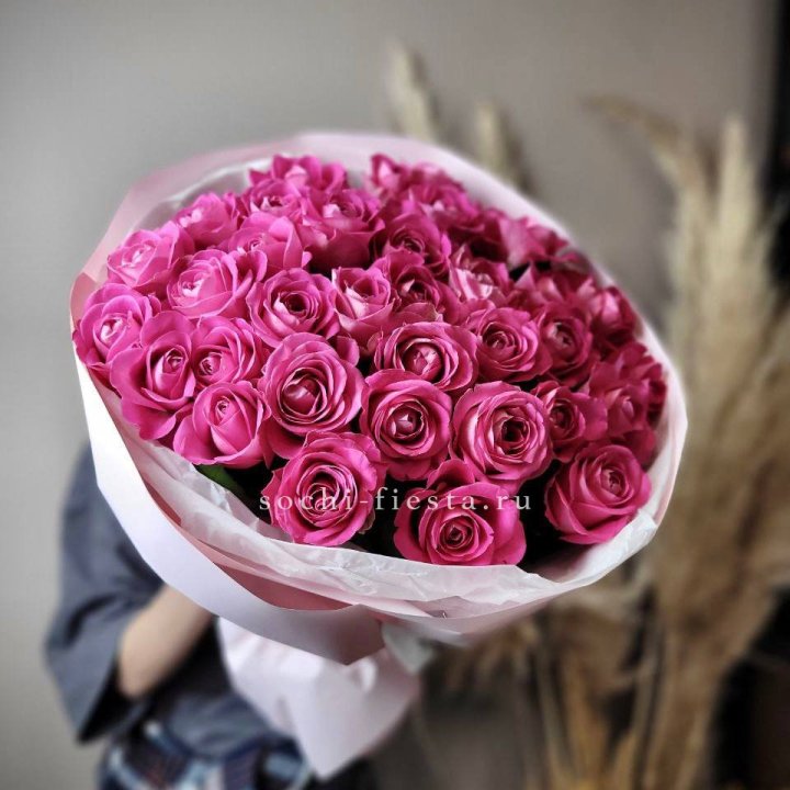 35 розовых роз  в Пскове