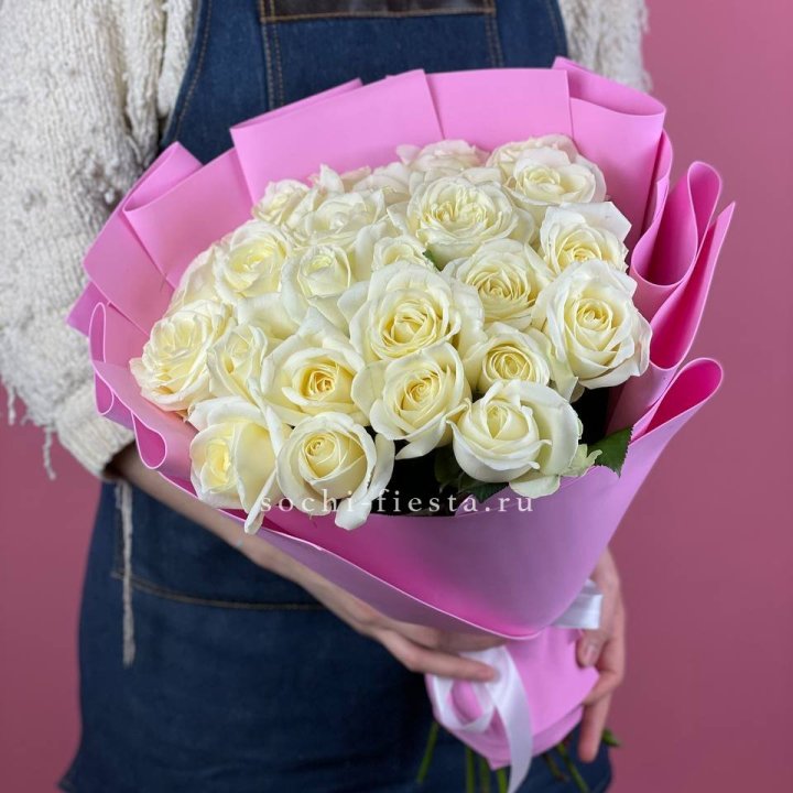 25 белых роз в Пскове