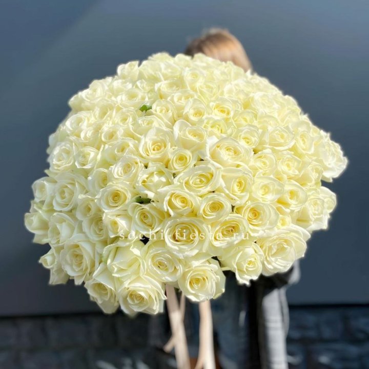 Букет  из 101 белой розы  в Пскове