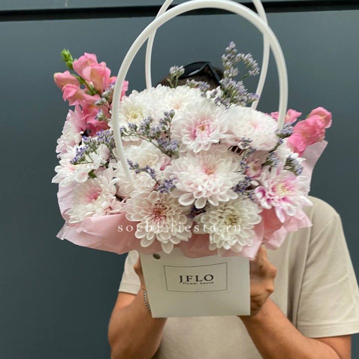 Сумочка из стойких цветов  в Пскове