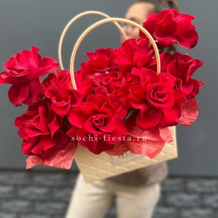 Французские розы в сумочке в Пскове