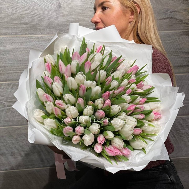 101 тюльпан нежный микс в Пскове