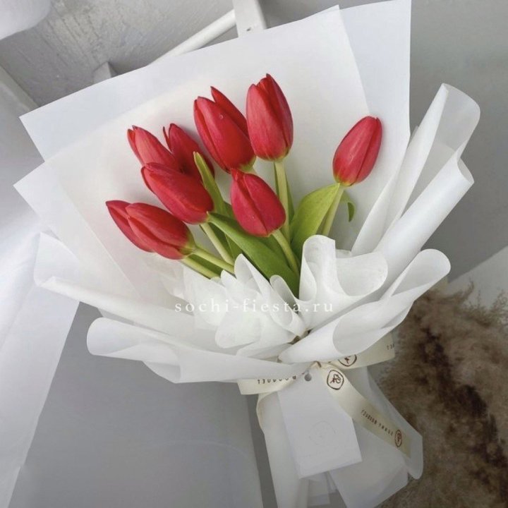 Букет красных тюльпанов в Пскове