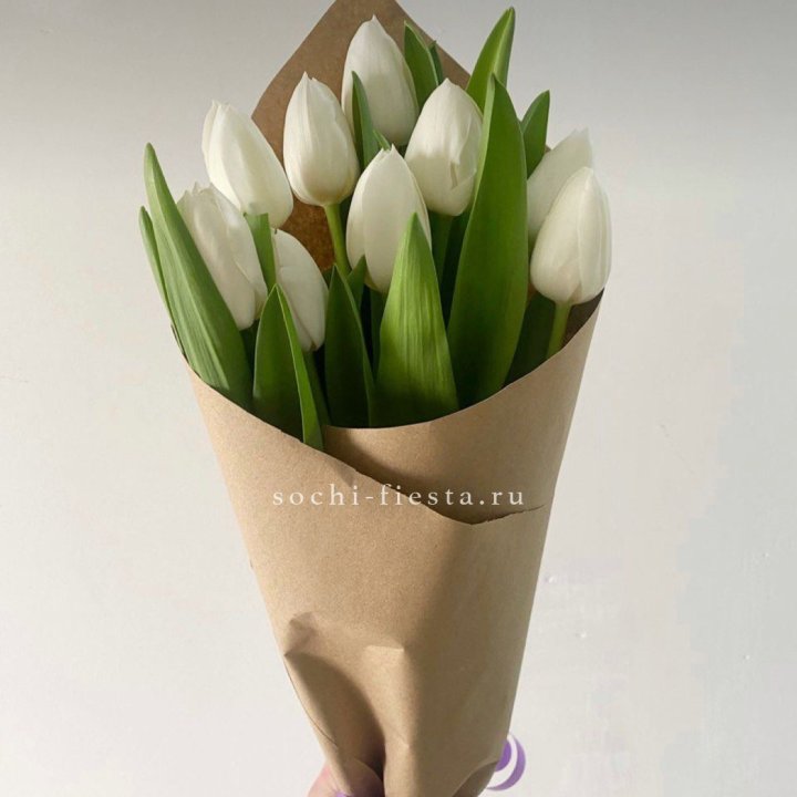Букет белых тюльпанов в Пскове