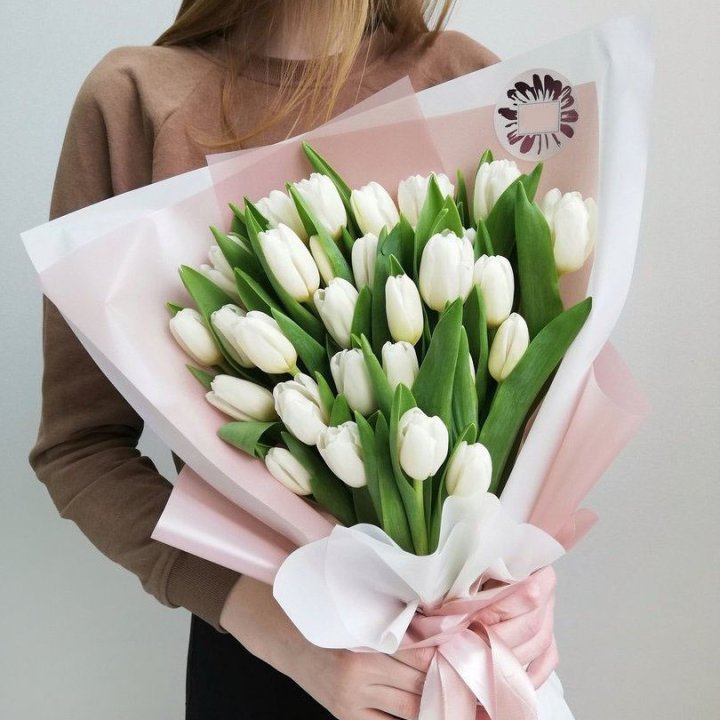 Букет белых тюльпанов "Моника" в Пскове