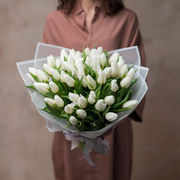 51 белый тюльпан в Пскове