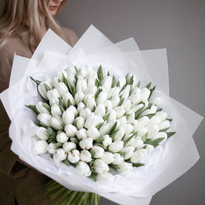 101 белый тюльпан в Пскове